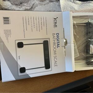 DMI Digital Bathroom Scale in White and Black “BRAND NEW” comes with Batteries